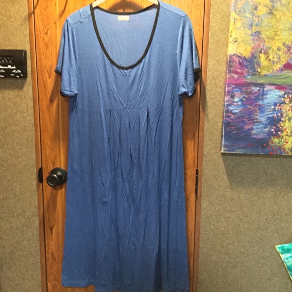 NWOT. SWOMOG Brand Women’s PJ Nightgown Size Medium